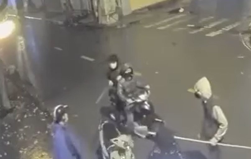 Xac minh nhom thanh nien cuop tai san nguoi di duong o Ha Noi hinh anh