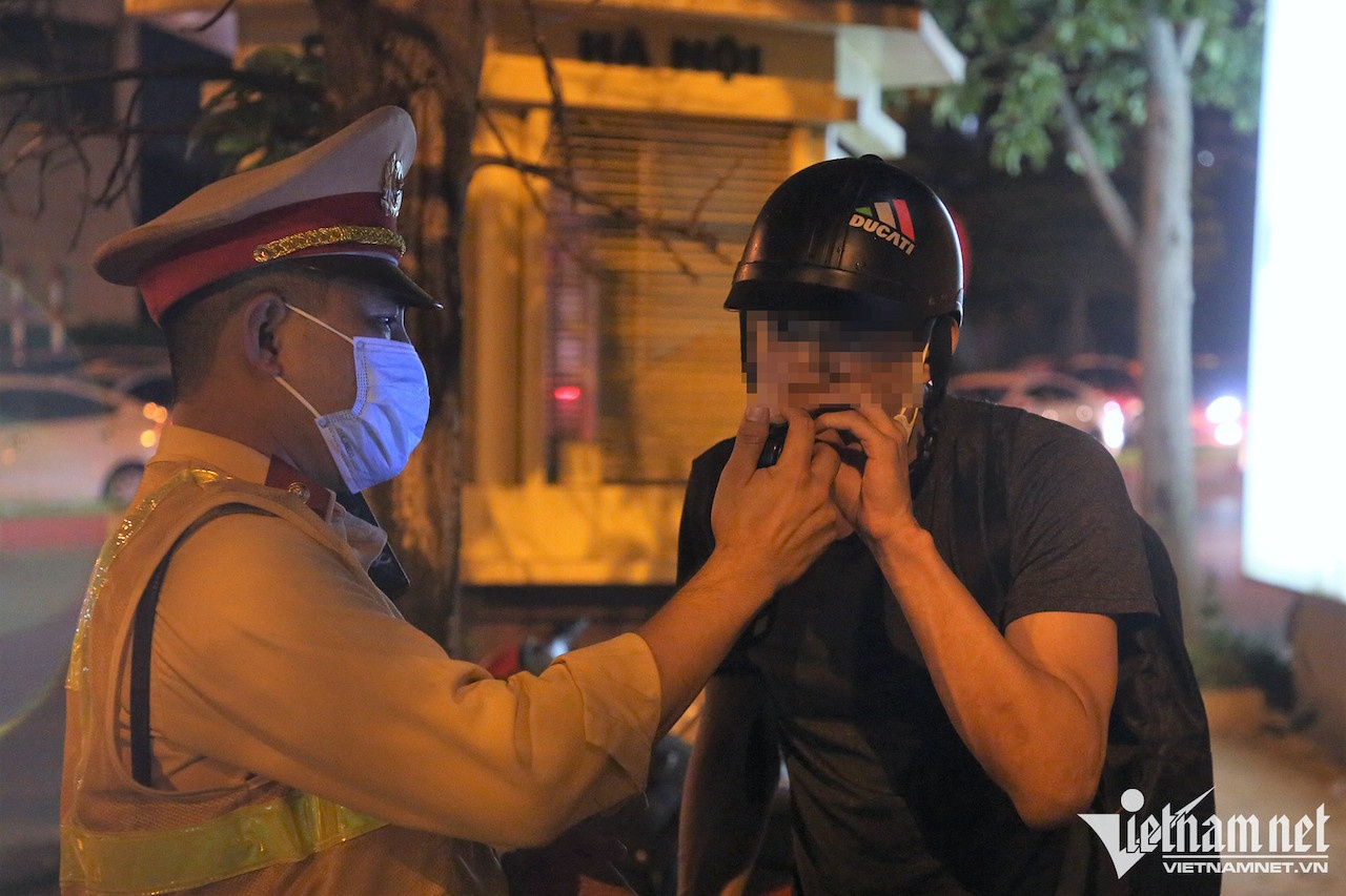 Kien nghi khong tuoc bang lai nguoi vi pham nong do con hinh anh