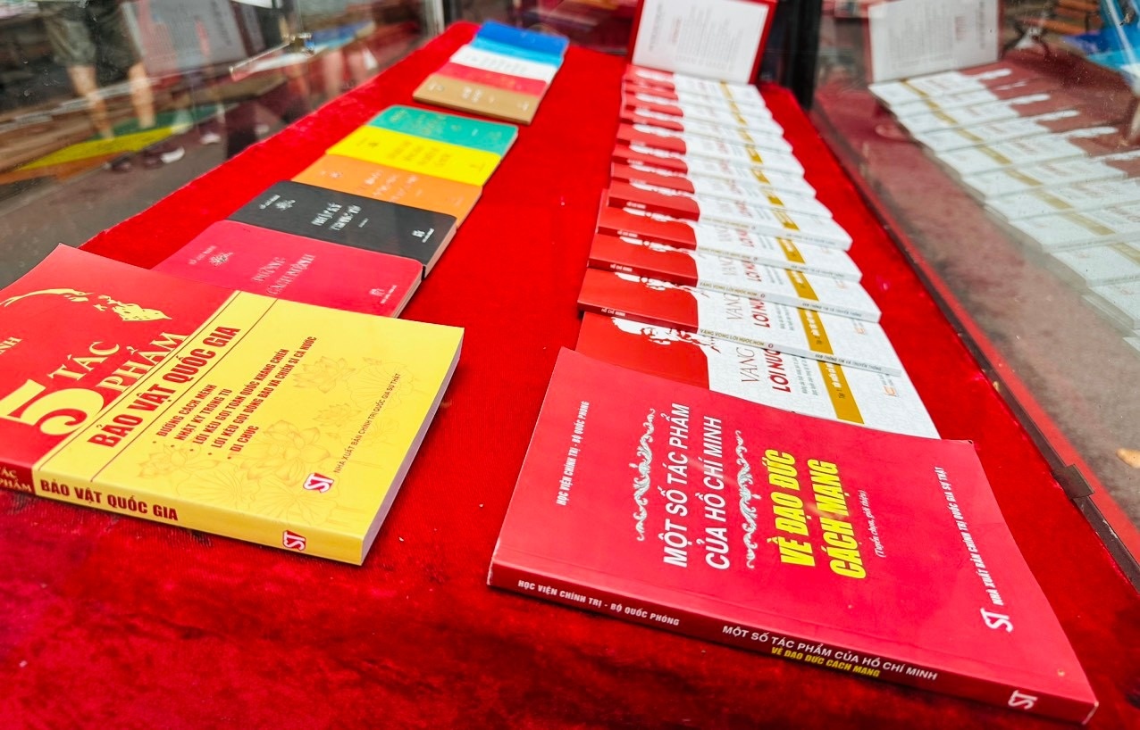 Triển lãm sách ảnh 4 Trien lam sach anh 4