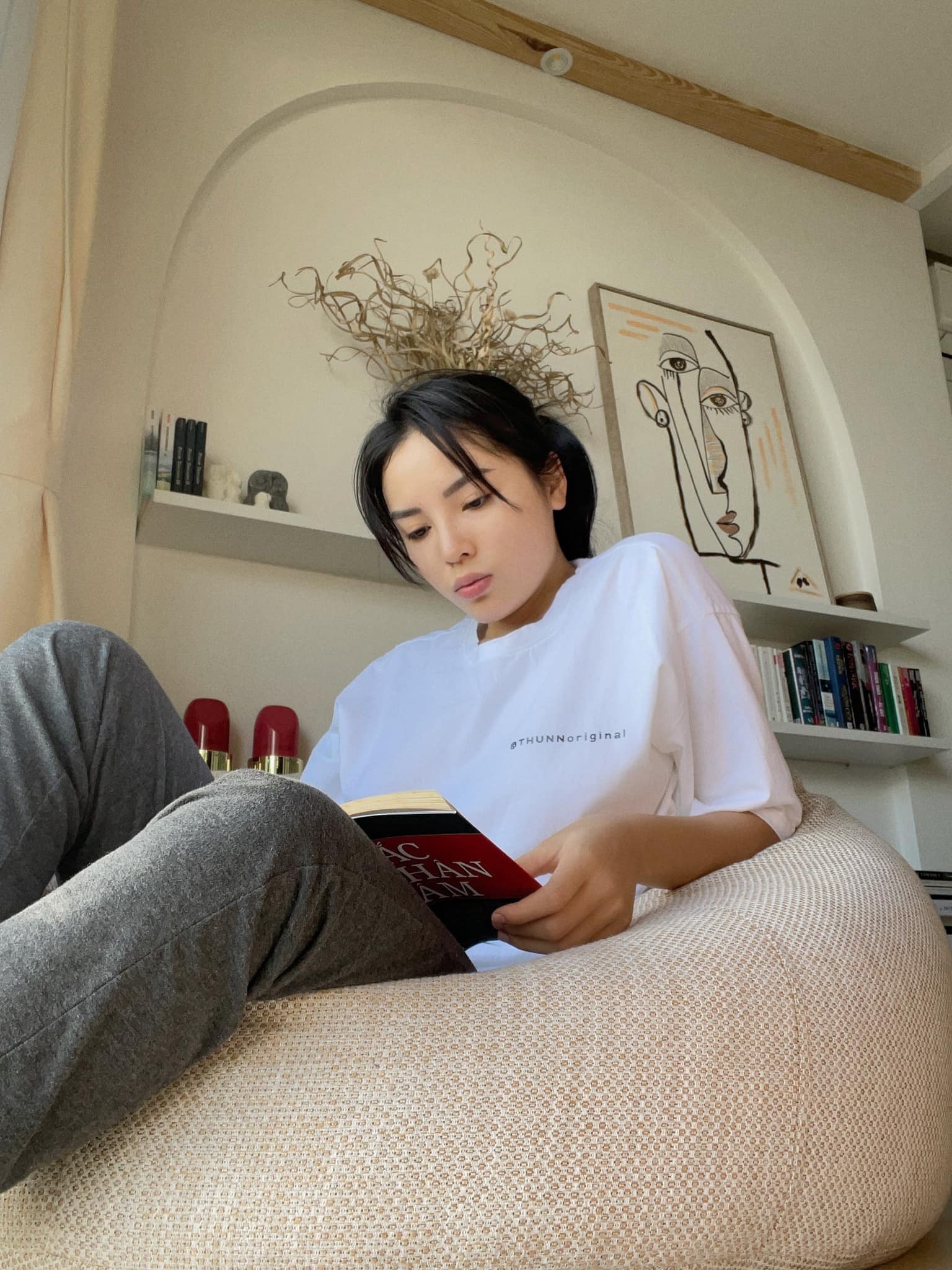 Ky Duyen doc sach anh 1