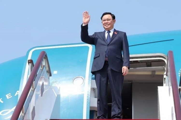 Chu tich Quoc hoi Vuong Dinh Hue tham thanh pho Thuong Hai hinh anh