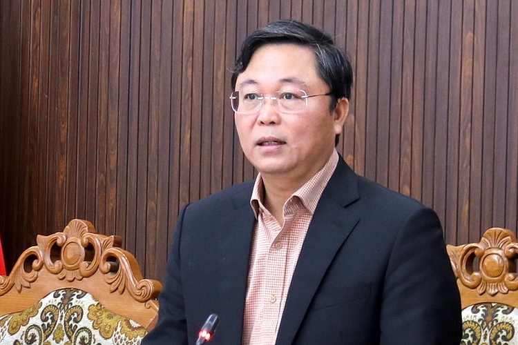 Mien nhiem chuc Chu tich UBND tinh Quang Nam voi ong Le Tri Thanh hinh anh