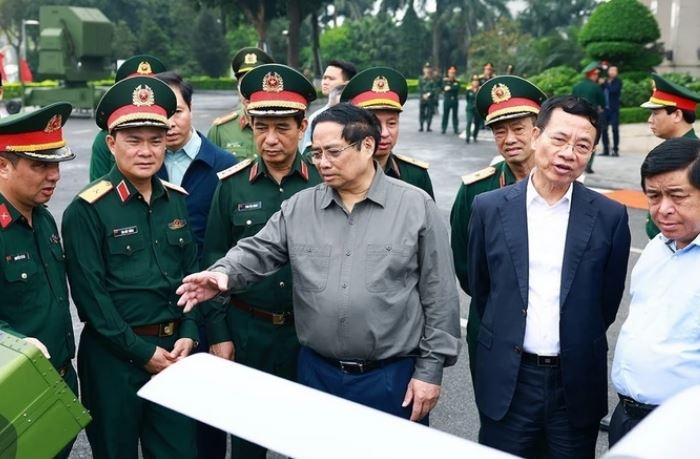 Thu tuong Pham Minh Chinh tham va lam viec voi Tap doan Viettel hinh anh