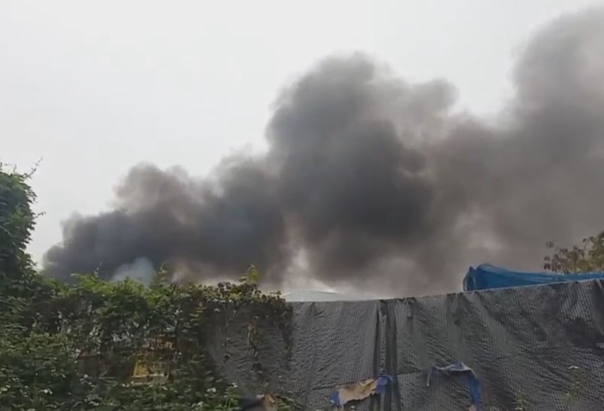 Lan theo nhung cot khoi doc giua Ha Noi gay o nhiem nang hinh anh