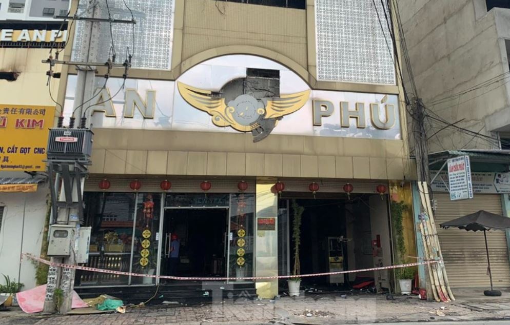 Thong tin ve thi the khong nguyen ven trong quan karaoke An Phu hinh anh