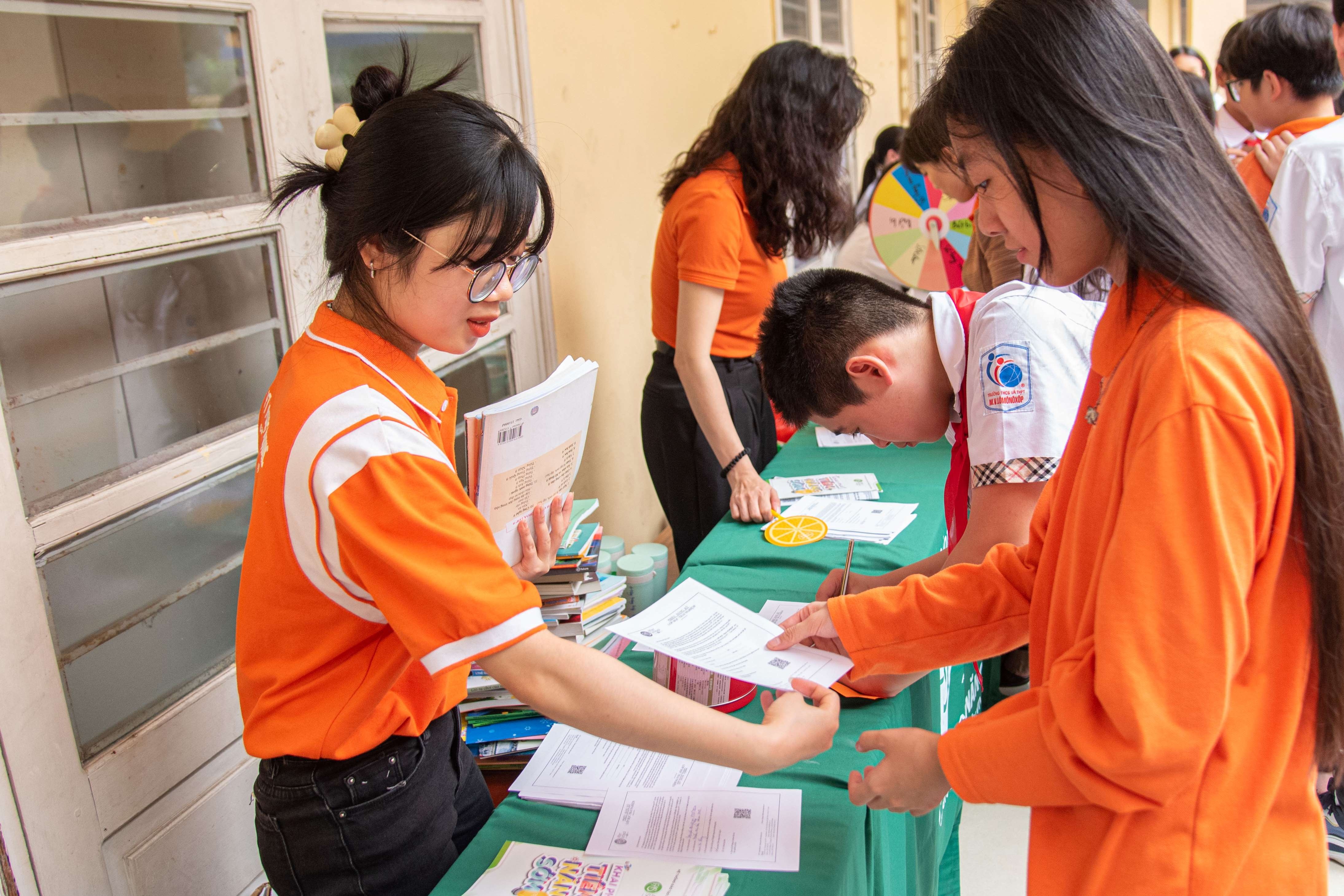 Ngay hoi doc sach tich hop giao duc truyen thong van hoa hinh anh