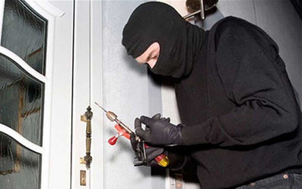 Cong an Ha Noi canh bao viec chia se lich trinh gia dinh len mang hinh anh