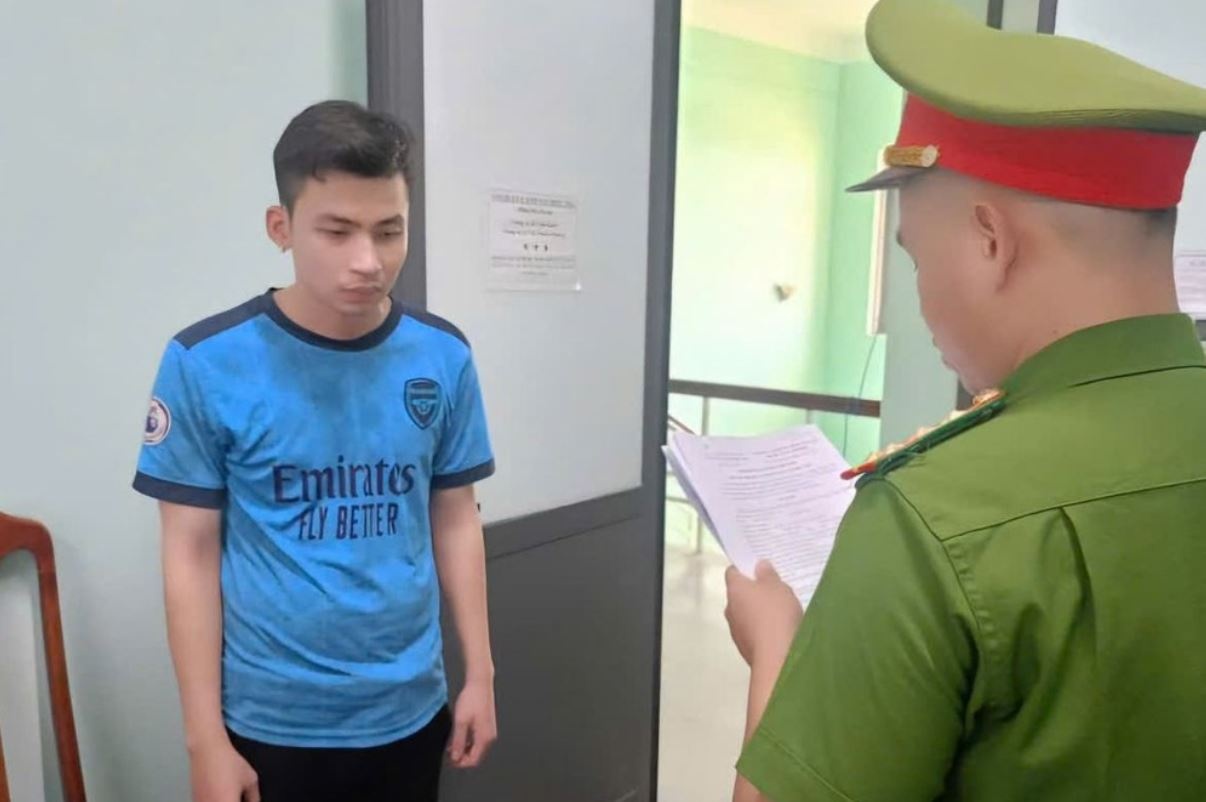 Bat giam thanh nien gui clip nhay cam cho gia dinh chong nguoi yeu cu hinh anh