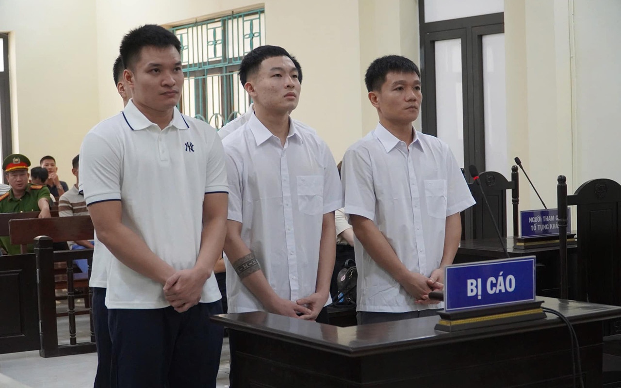 Dinh Thanh Trung va 4 cau thu CLB Ha Tinh linh an sau bua tiec ma tuy hinh anh