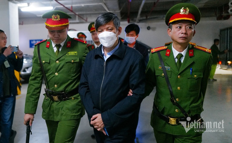 Nguyen Thanh Long Viet A anh 1