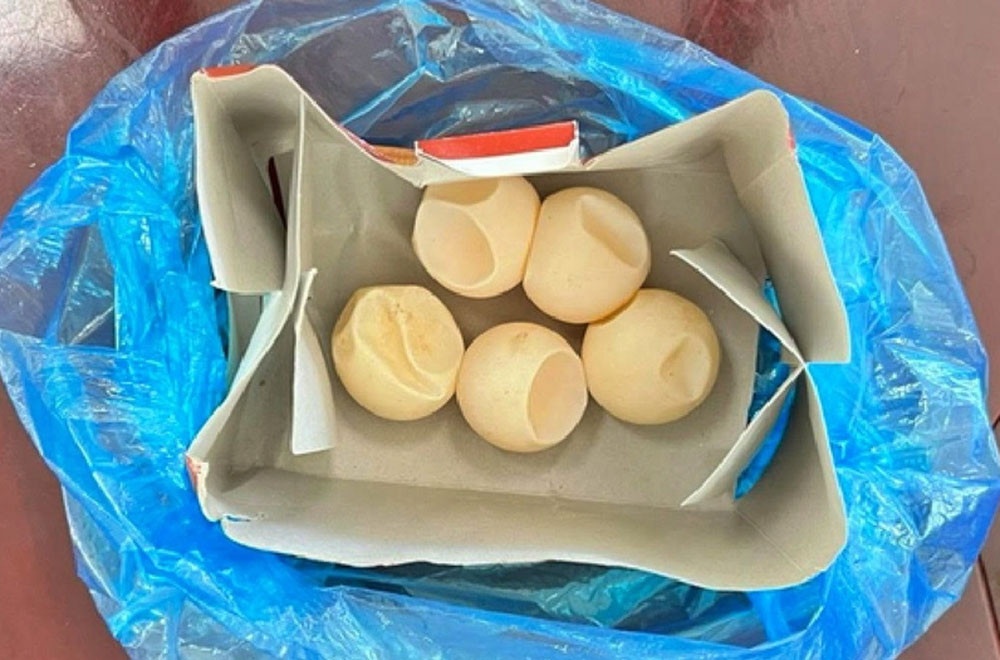 Me chong nang dau cung nop phat hon 1 ti dong vi mua trung rua bien hinh anh