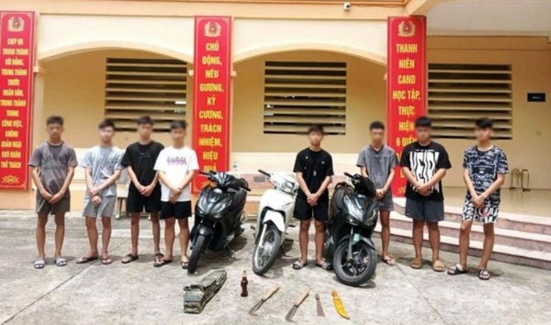 Khoi to nhom thanh thieu nien tan cong nguoi di duong trong dem hinh anh