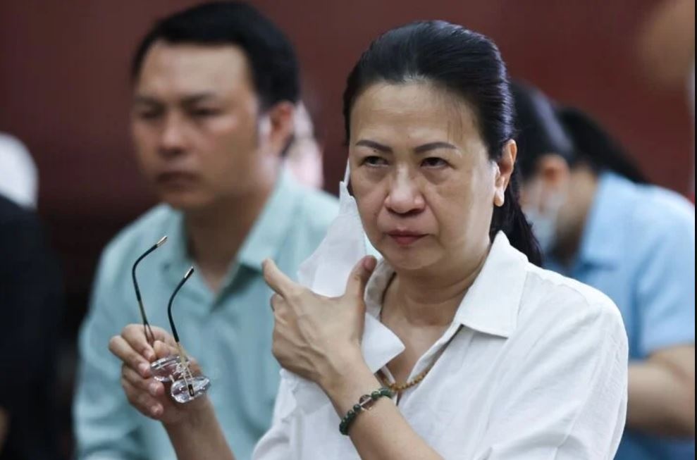 Cuu Cuc pho Cuc Thue TP.HCM duoc giam mot nam tu hinh anh