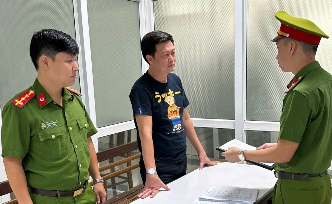 Bat hai kien truc su lua chay du an, chiem doat tien ty hinh anh