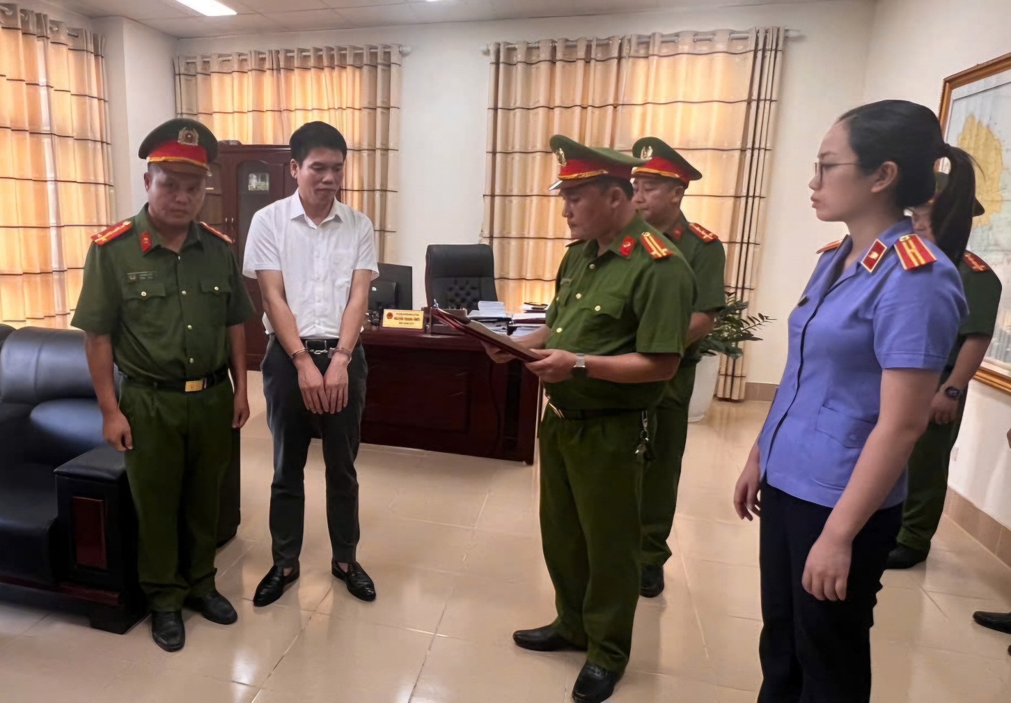 Bat PGD So Cong Thuong tinh Lai Chau Nguyen Trong Thuc toi nhan hoi lo hinh anh