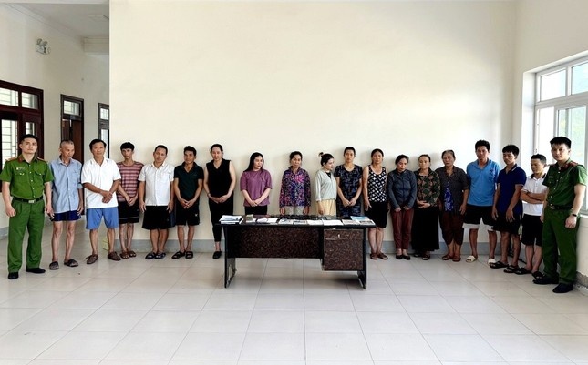 nu quai cam dau anh 1