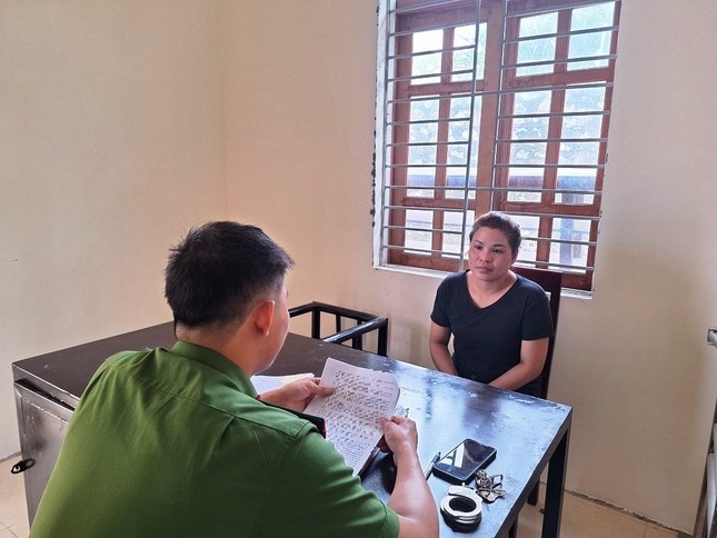 Hai 'nu quai' ban nguoi phu nu ra nuoc ngoai lay 105 trieu dong hinh anh