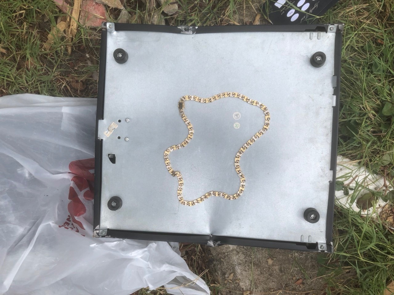 Bat nhom thanh thieu nien dot nhap nha dan trom ket sat hinh anh