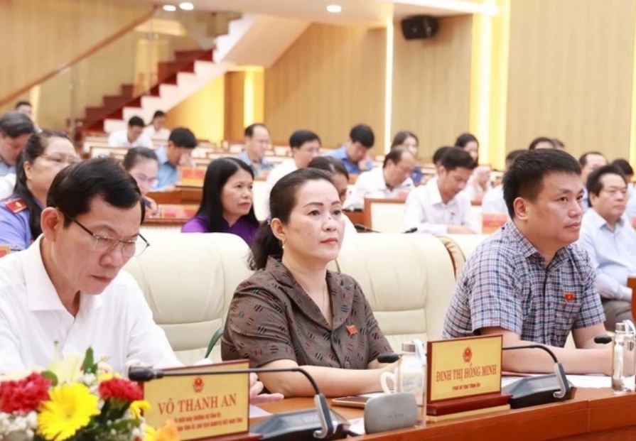 Bai nhiem chuc vu Chu tich UBND tinh Quang Ngai voi ong Dang Van Minh hinh anh