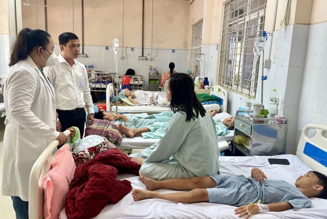 Ngo doc banh my o Dong Nai: So nan nhan tang len gan 490 nguoi hinh anh