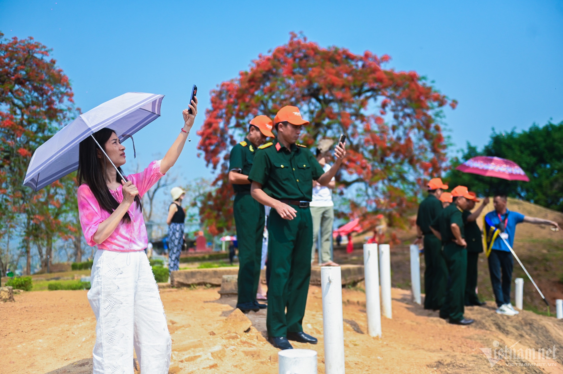 Ung dung Dien Bien anh 2