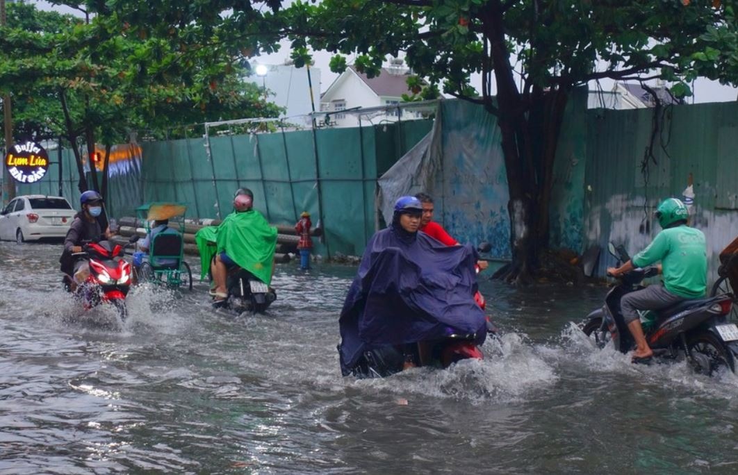 TP.HCM chuan bi don mua lon, kha nang ngap cuc bo hinh anh