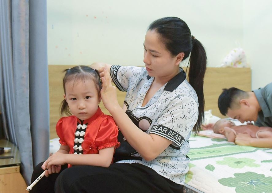 'Em be Dien Bien' hang say cho dai le 70 nam Chien thang Dien Bien Phu hinh anh