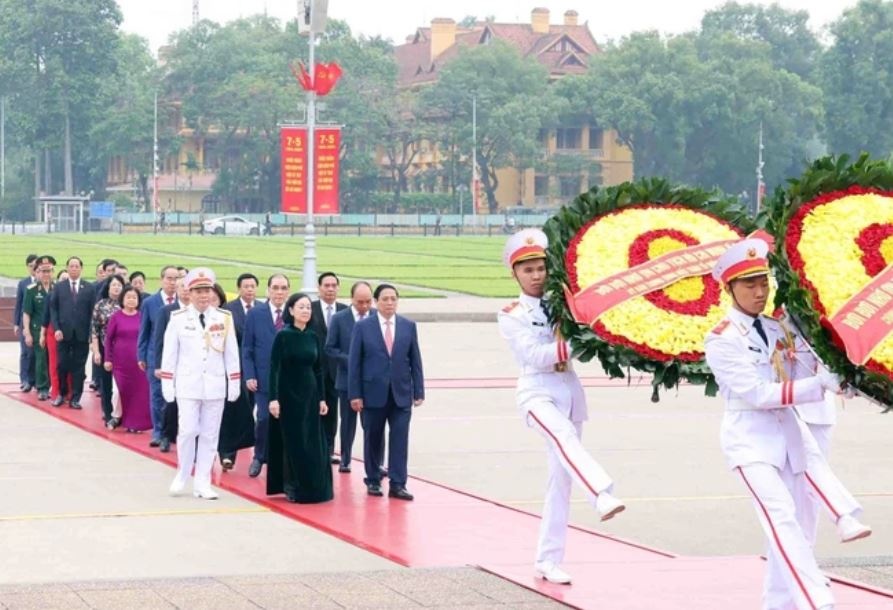 Lanh dao Dang, Nha nuoc vao lang vieng Chu tich Ho Chi Minh hinh anh