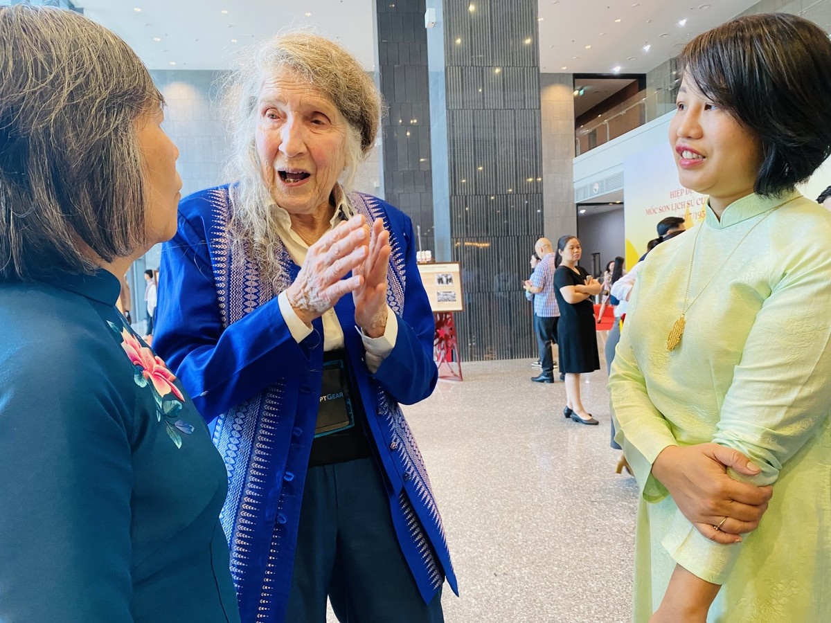 Nha van My hon nua doi nguoi gan bo voi Viet Nam hinh anh