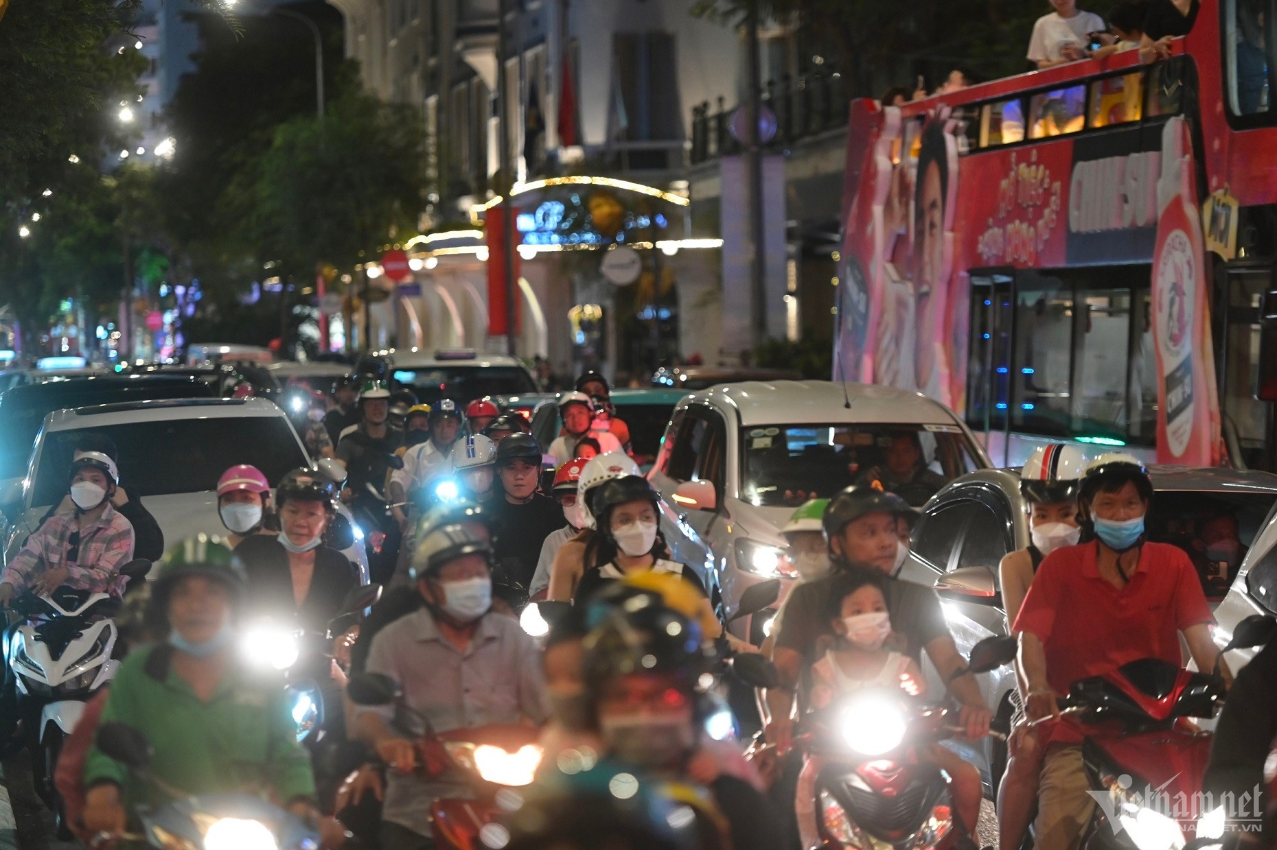 Xem ban phao hoa 30/4 anh 2