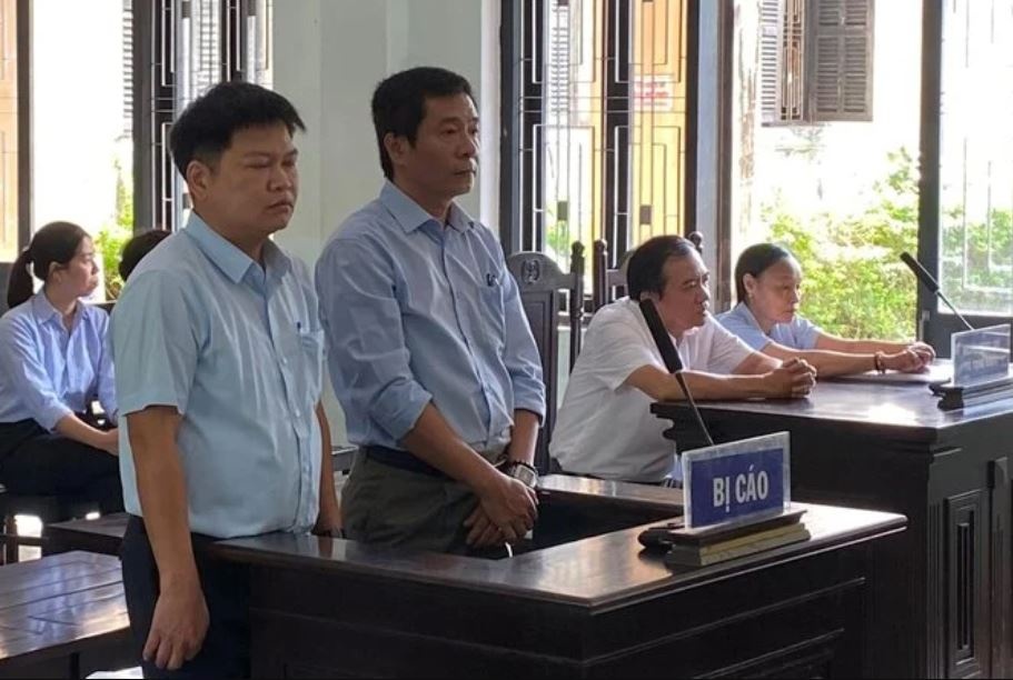 Vi sao cuu giam doc CDC Thua Thien - Hue va thuoc cap duoc mien an tu? hinh anh