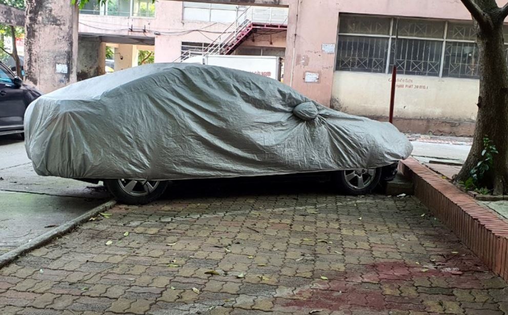 Khoi to, bat tam giam 4 doi tuong tat son vao nhieu o to o Ha Noi hinh anh