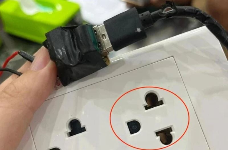 Canh sat hinh su vao cuoc vu camera quay len trong o dien o phong tro hinh anh