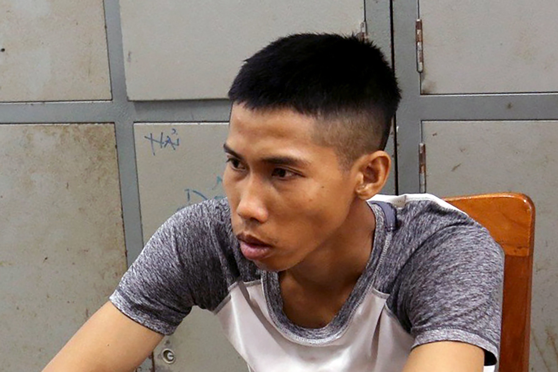 ‘Phuot thu’ che bien so xe, giat tui xach cua hai be gai hinh anh