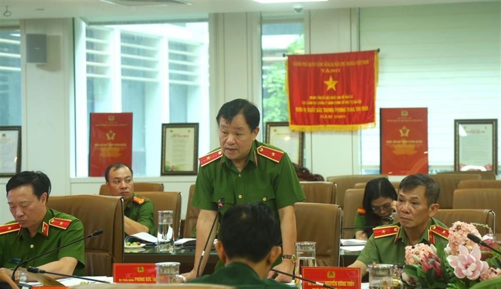 Thu hoi 21.799 khau sung trong mot nam hinh anh