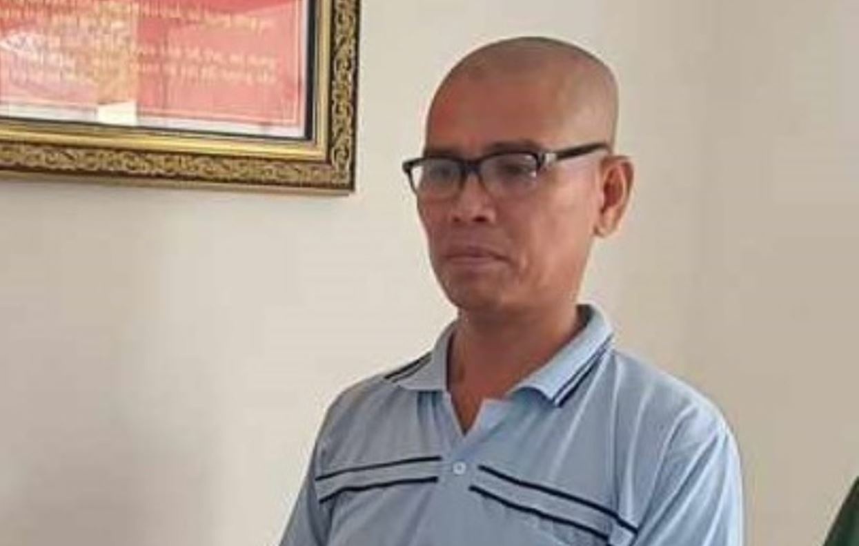 Bi vo danh chui, nguoi chong dung dao dam roi tu sat hinh anh