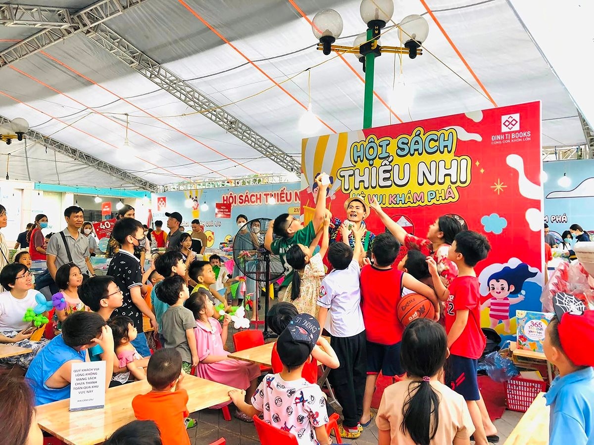 Hoi sach thieu nhi anh 1