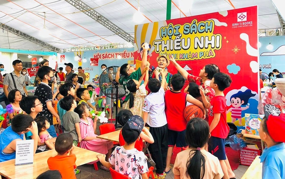 Hoi sach mung Tet thieu nhi hinh anh