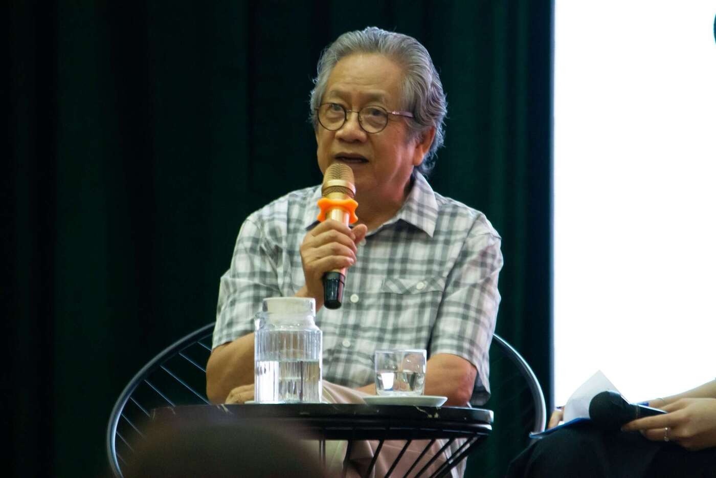 'Nen doc cac cuon sach chua dung loi nhac ve viec lam nguoi' hinh anh