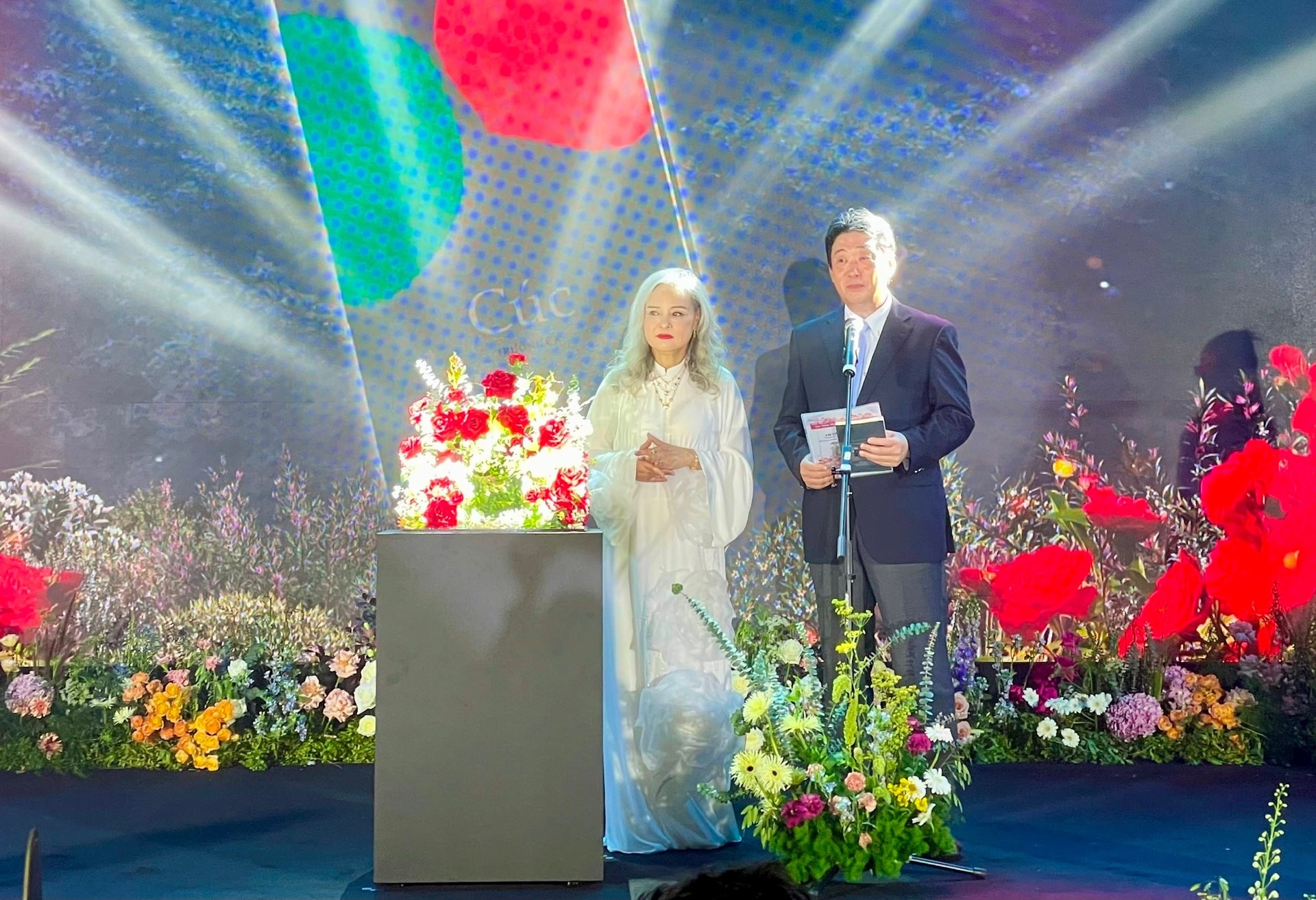 NSND Hoang Cuc anh 3