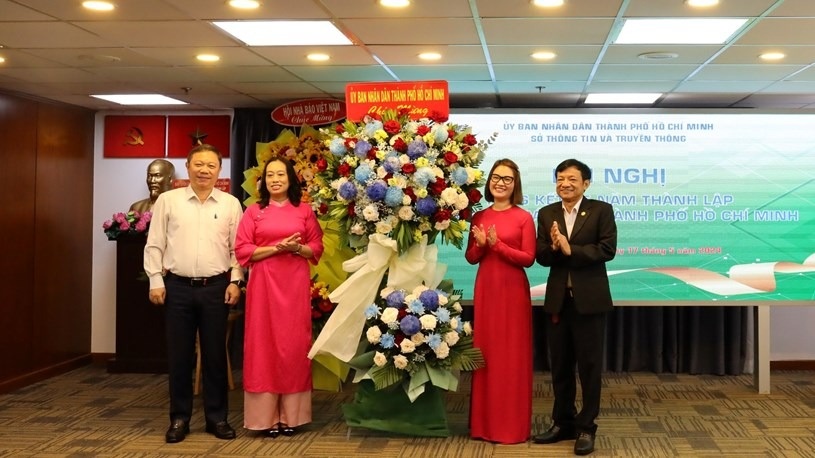 Trung tam bao chi anh 1