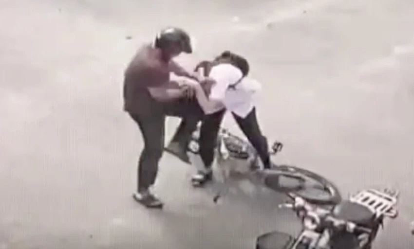 Tang an tu voi phu huynh danh nam sinh tai Quang Ngai hinh anh