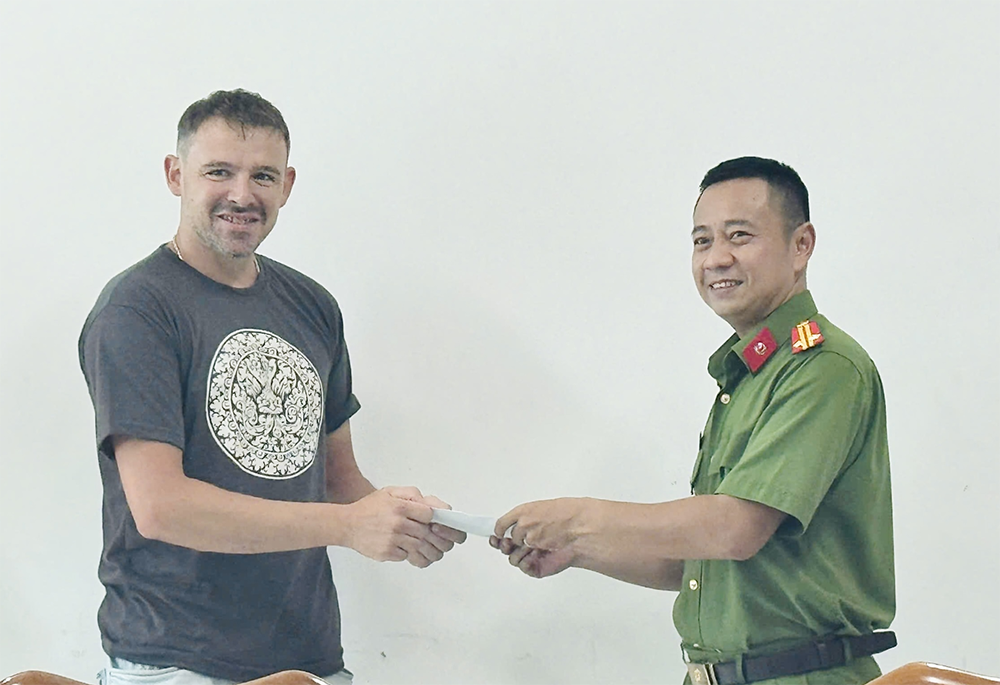 Bat nhan vien don phong khach san o TP.HCM trom cap 2.000 euro hinh anh