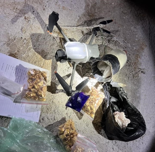 Cap vo chong xay trang trai, dung flycam de buon ban ma tuy hinh anh