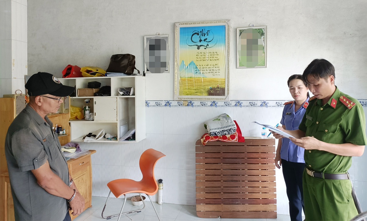 Bat khan cap nguoi dan ong 'lua chay an' o TP Can Tho hinh anh