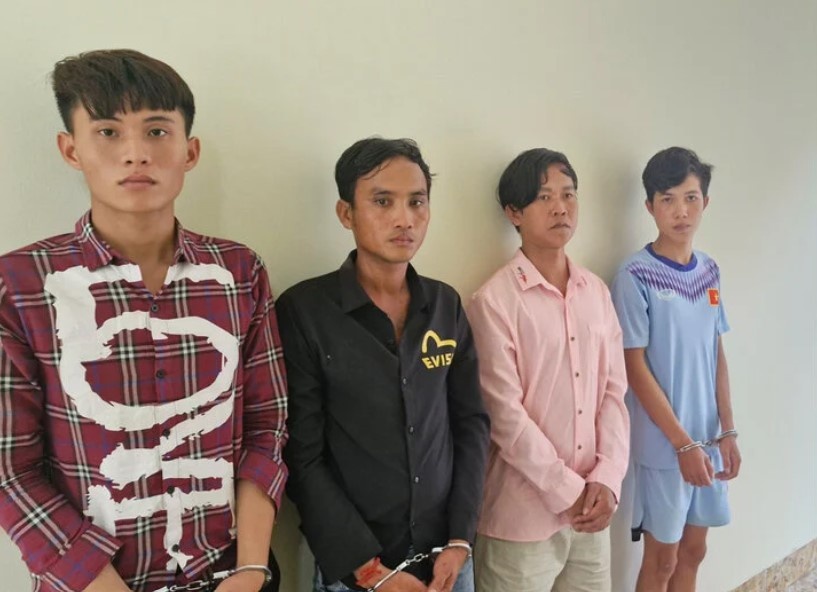 48 gio truy bat nhom chay o to bat coc nguoi di duong doi tien chuoc hinh anh