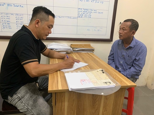 Doi tuong tron trai sa luoi sau 33 nam lan tron hinh anh