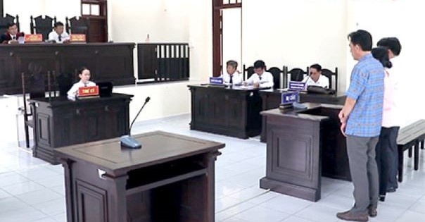 Cuu giam doc CDC Hau Giang duoc de nghi an treo hinh anh