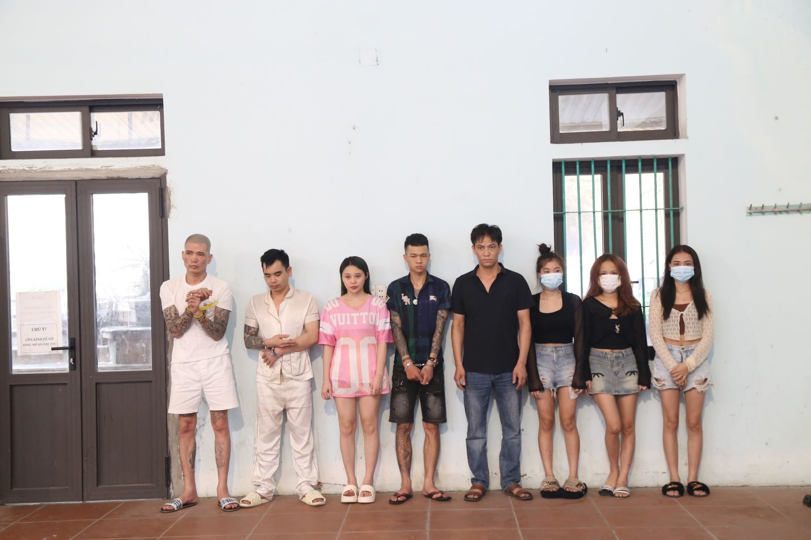 14 doi tuong dung ma tuy, bay lac trong quan karaoke o Bac Ninh hinh anh