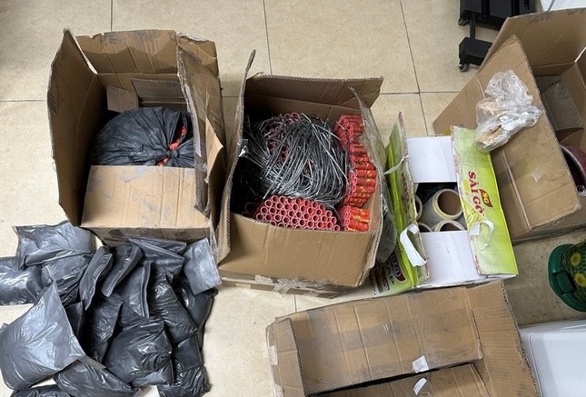 Triet pha 'xuong' san xuat phao no o Ha Noi hinh anh